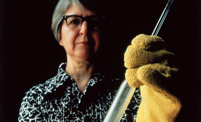 Stephanie Kwolek using tool